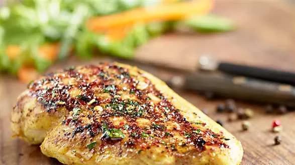 Grillowane piersi kurczaka w marynacie jogurtowej