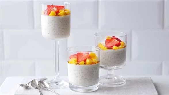 Pudding ryżowy z kardamonem i sałatką z mango