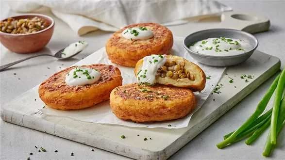 Soczewiaki z pieczarkami i kwaśną śmietaną