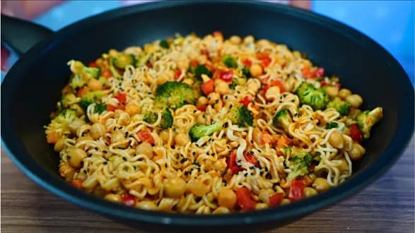 Makaron z sosem orzechowym