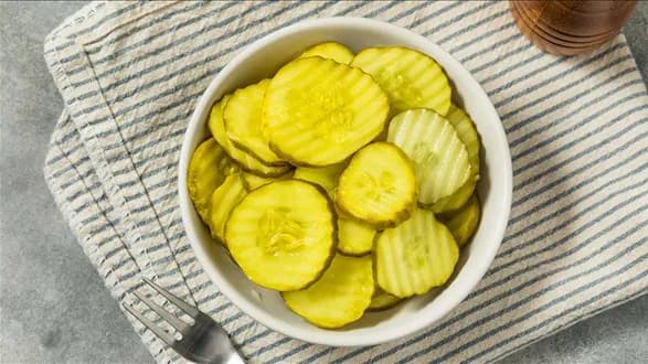 Ogórki kanapkowe - przepis na ogórki kanapkowe w curry