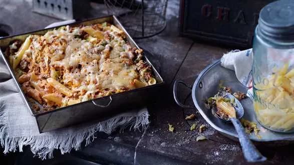 Zapiekanka makaronowa z mięsem mielonym i kapustą