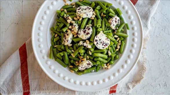 Fasolka z żurawinowo-ziołowym masłem