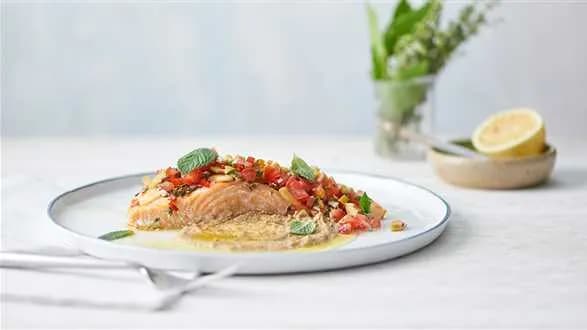 Filet z łososia z kremowym coulis z soczewicy i pastą z oliwek