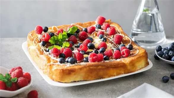 Sernikoblondie z owocami