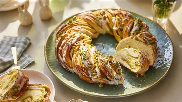 Chałka z pistacjami