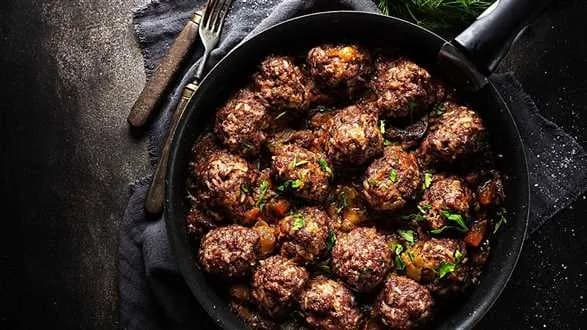 Klopsiki z ciecierzycy w wegańskim sosie à la pieczeniowym