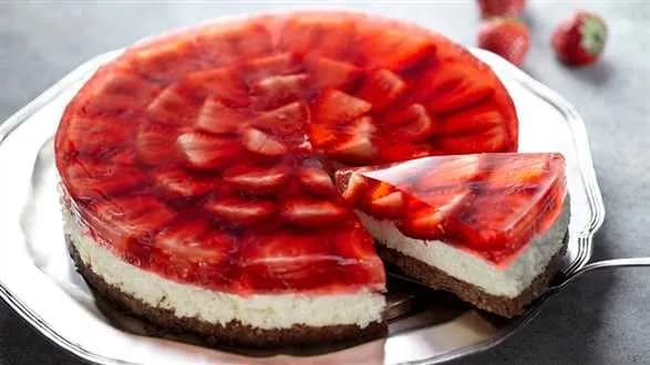 Ciasto z truskawkami i galaretką