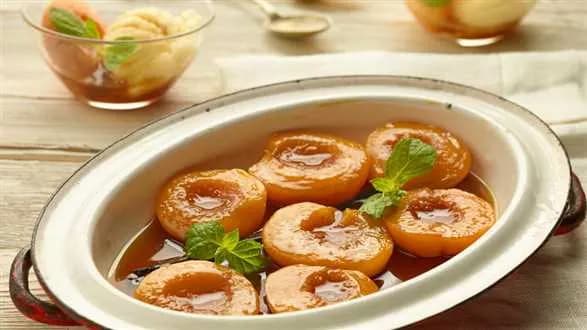 Brzoskwinie pieczone w herbacie