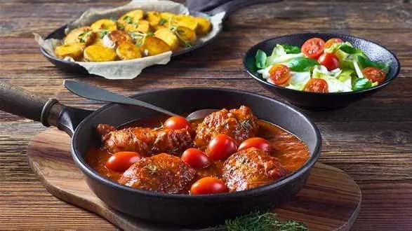 Kurczak z sałatką z cykorii i ziemniakami