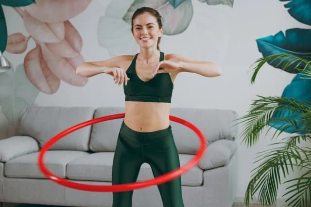 Hula hop - ile kalorii spalisz? Zaskakujące efekty treningu Hula hop - ile kalorii spalisz? Zaskakujące efekty treningu