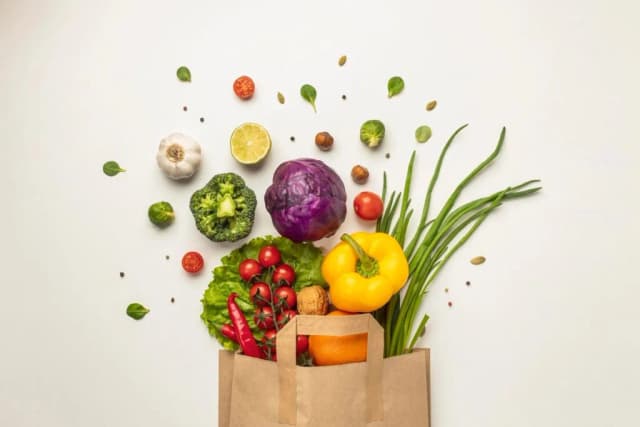 Jakie warzywa na redukcji? Odkryj niskokaloryczne opcje na dietę Jakie warzywa na redukcji? Odkryj niskokaloryczne opcje na dietę