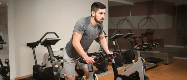 Ile kcal spala rowerek stacjonarny? Sprawdź, jak efektywnie ćwiczyć Ile kcal spala rowerek stacjonarny? Sprawdź, jak efektywnie ćwiczyć