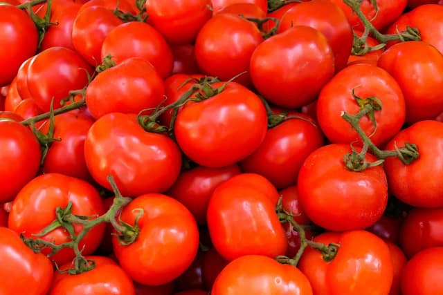 Ile kcal ma pomidorowa? Zaskakująca prawda o zupie pomidorowej Ile kcal ma pomidorowa? Zaskakująca prawda o zupie pomidorowej