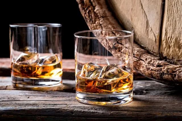 Czy whisky tuczy? Odkryj prawdę o wpływie alkoholu na wagę Czy whisky tuczy? Odkryj prawdę o wpływie alkoholu na wagę