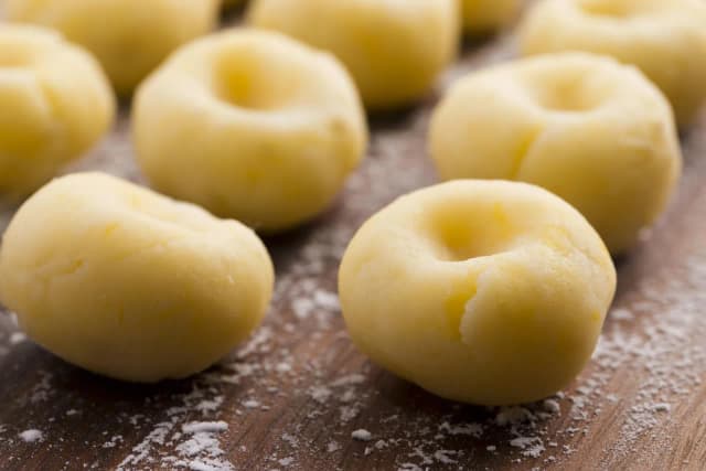 Ile kcal ma kluska śląska? Poznaj dokładną wartość kaloryczną Ile kcal ma kluska śląska? Poznaj dokładną wartość kaloryczną