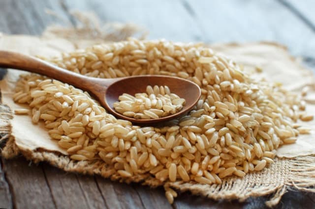 Ile kalorii ma ryż brązowy? Sprawdź, ile naprawdę dostarcza kcal Ile kalorii ma ryż brązowy? Sprawdź, ile naprawdę dostarcza kcal
