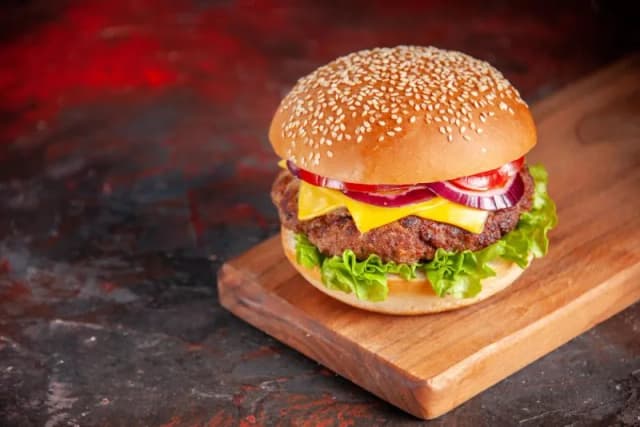 Cheeseburger z KFC - poznaj prawdziwą kaloryczność i wartości odżywcze Cheeseburger z KFC - poznaj prawdziwą kaloryczność i wartości odżywcze