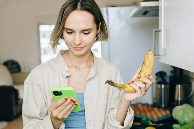 Ile kalorii ma banan bez skórki? Poznaj dokładną wartość Ile kalorii ma banan bez skórki? Poznaj dokładną wartość