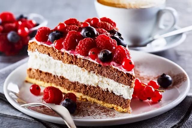 Ile kcal ma tort? Poznaj kaloryczność różnych rodzajów ciast Ile kcal ma tort? Poznaj kaloryczność różnych rodzajów ciast