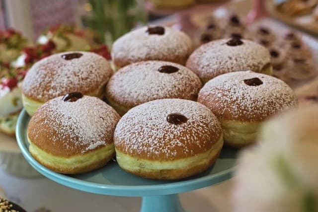 Pączek ile kcal? Poznaj kaloryczność różnych rodzajów Pączek ile kcal? Poznaj kaloryczność różnych rodzajów