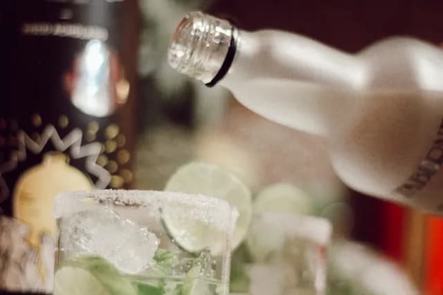 Ile kcal ma wódka: pełen przewodnik kalorii w alkoholu dla dbających o dietę Ile kcal ma wódka: pełen przewodnik kalorii w alkoholu dla dbających o dietę