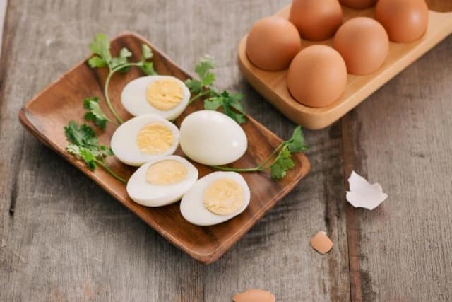 Ile kcal ma jajko gotowane? Poznaj wartość odżywczą i fakty Ile kcal ma jajko gotowane? Poznaj wartość odżywczą i fakty