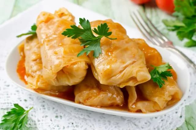Gołąbki - ile kcal mają naprawdę? Prawda o kaloryczności Gołąbki - ile kcal mają naprawdę? Prawda o kaloryczności