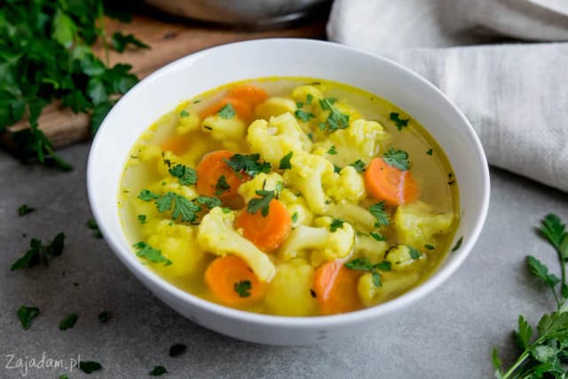 Ile kalorii ma zupa kalafiorowa? Poznaj prawdę o swoim posiłku Ile kalorii ma zupa kalafiorowa? Poznaj prawdę o swoim posiłku