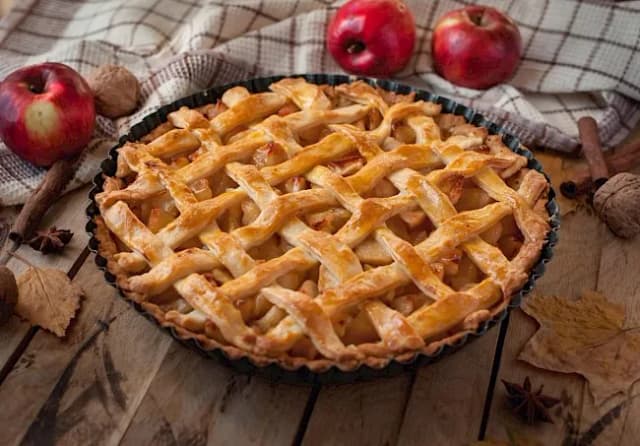 Ile kcal ma szarlotka? Poznaj kaloryczność i składniki ciasta Ile kcal ma szarlotka? Poznaj kaloryczność i składniki ciasta