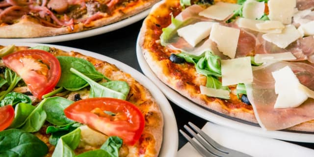 Ile kcal ma duża pizza? Zaskakujące różnice w kaloryczności! Ile kcal ma duża pizza? Zaskakujące różnice w kaloryczności!