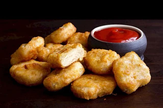 Ile kcal ma nuggets? Sprawdź szczegółową kaloryczność najpopularniejszych wersji Ile kcal ma nuggets? Sprawdź szczegółową kaloryczność najpopularniejszych wersji