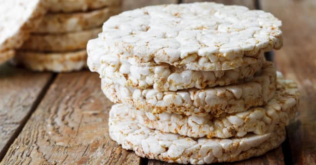 Ile kalorii mają wafle ryżowe? Zaskakujące fakty o ich kaloryczności Ile kalorii mają wafle ryżowe? Zaskakujące fakty o ich kaloryczności