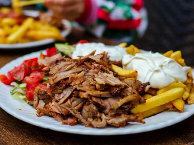 Czy kebab tuczy? Odkryj kaloryczność i wpływ na wagę Czy kebab tuczy? Odkryj kaloryczność i wpływ na wagę
