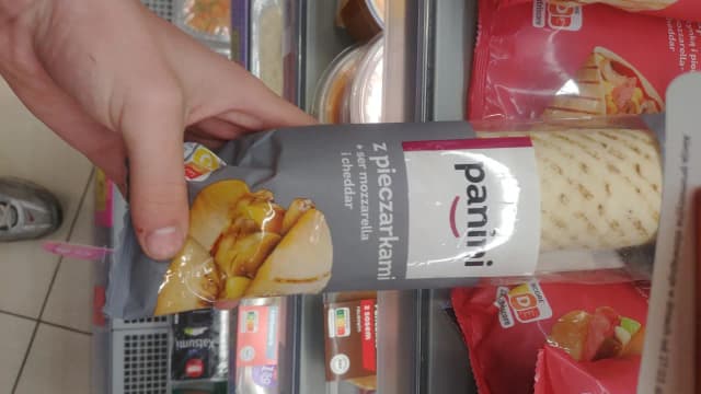 Ile kcal ma panini z Żabki? Dokładna kaloryczność wszystkich rodzajów Ile kcal ma panini z Żabki? Dokładna kaloryczność wszystkich rodzajów