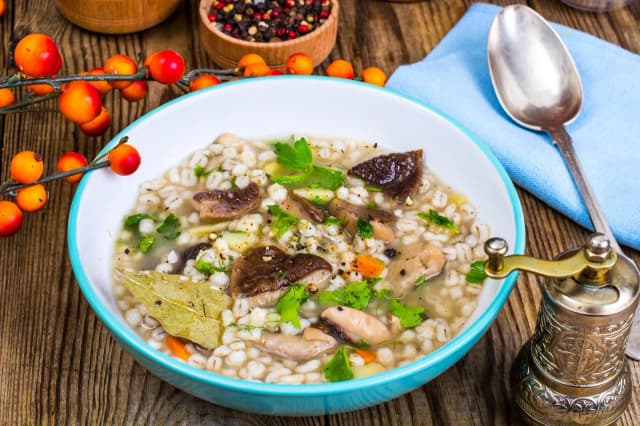 Ile kcal ma krupnik? Poznaj prawdziwą wartość kaloryczną zupy Ile kcal ma krupnik? Poznaj prawdziwą wartość kaloryczną zupy