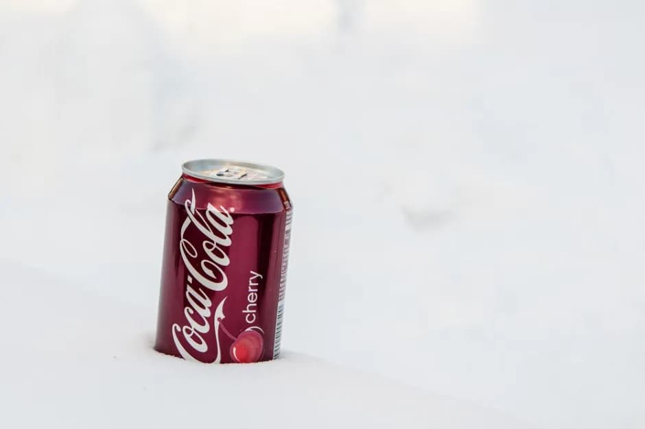 Ile kcal ma cola? Prawda o kaloryczności popularnego napoju Ile kcal ma cola? Prawda o kaloryczności popularnego napoju