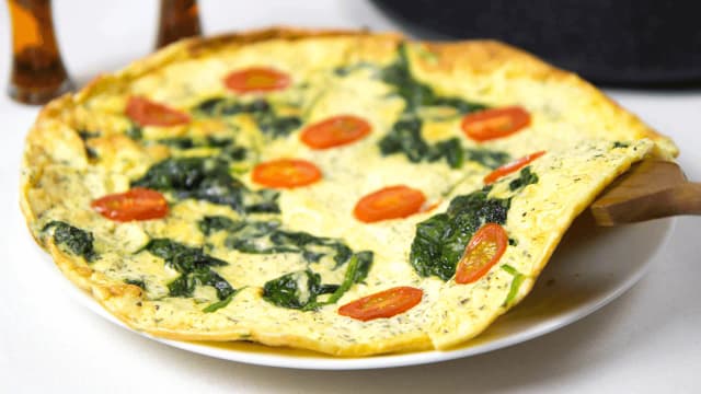 Jak przygotować fit omlet ze szpinakiem? Przepis na zdrowe danie Jak przygotować fit omlet ze szpinakiem? Przepis na zdrowe danie