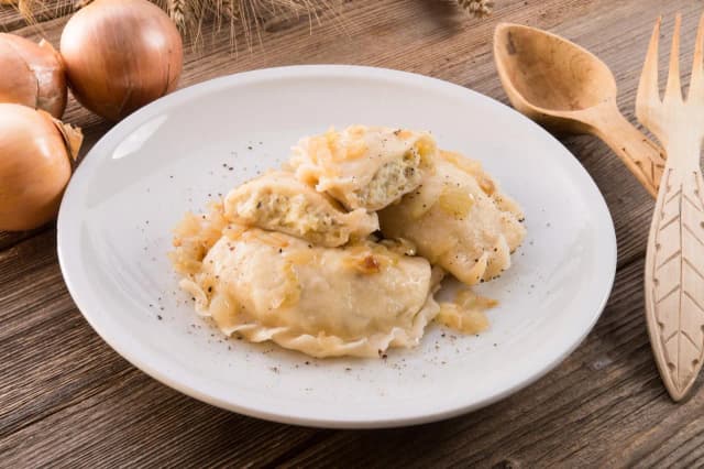 Ile kcal mają pierogi? Kaloryczność różnych rodzajów - poznaj fakty Ile kcal mają pierogi? Kaloryczność różnych rodzajów - poznaj fakty