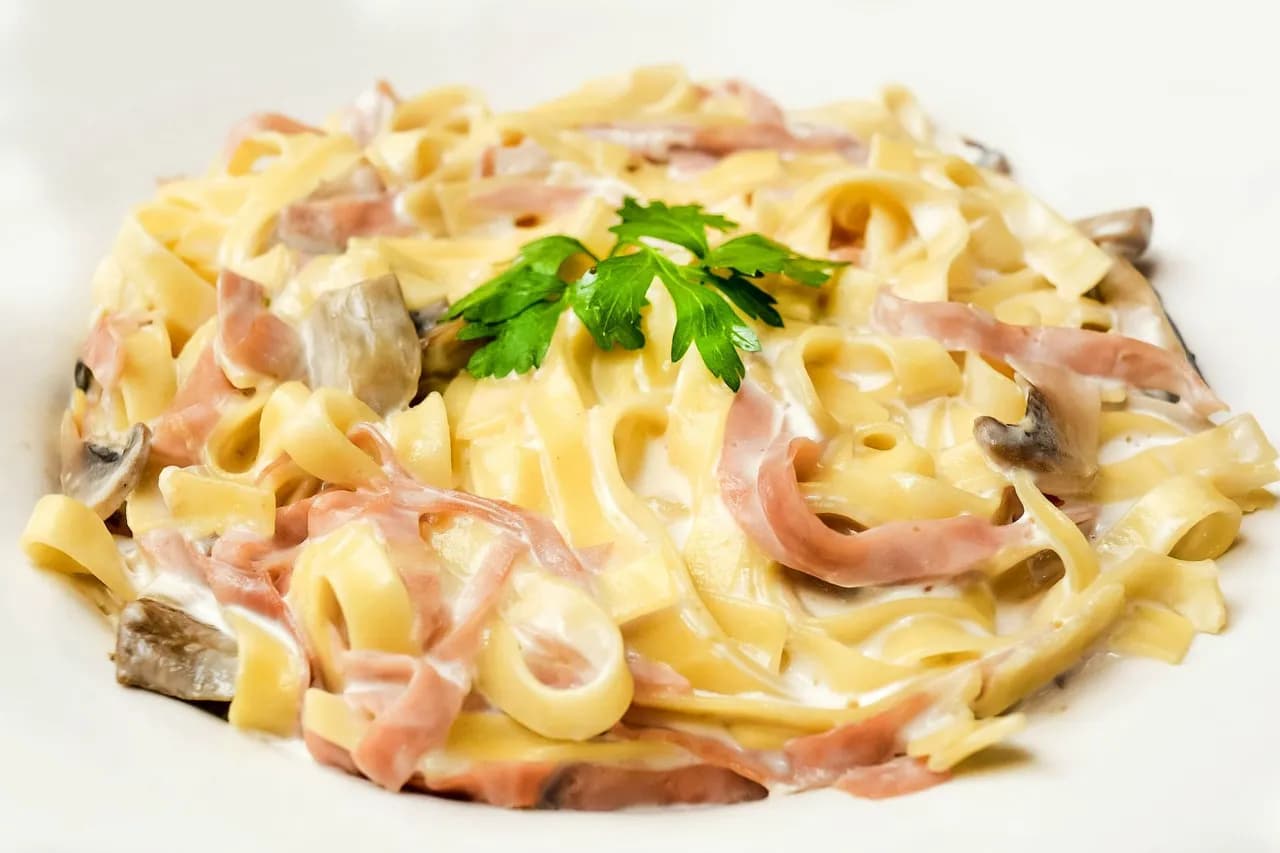 Najsmaczniejsze przepisy na makaron: 5 pomysłów na pyszny obiad Najsmaczniejsze przepisy na makaron: 5 pomysłów na pyszny obiad
