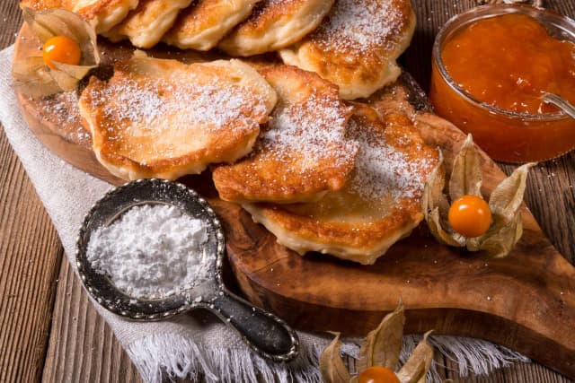 Ile kalorii mają racuchy? Sprawdź dokładną wartość na 100g i porcję Ile kalorii mają racuchy? Sprawdź dokładną wartość na 100g i porcję